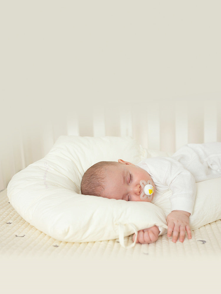 Newborn head shaping pillow, white plush cradle with round head opening for newborn sleep
